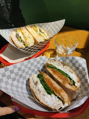 Mozzarella bikini and bahn mi at Quinoa in Barcelona
