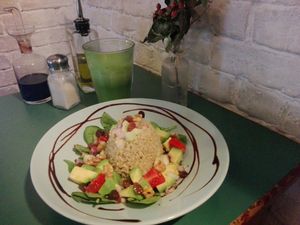Quinoa salad and veggie smoothie at Quinoa in Barcelona