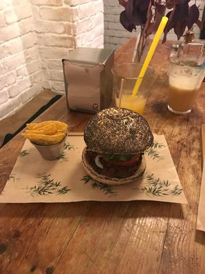 Veggie burger at Quinoa in Barcelona