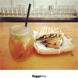 iced tea and sandwich at Quinoa in Barcelona