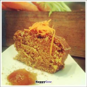 Plum-cake de zanahoria, papas y nueces con marmelada de naranja amarga at Quinoa in Barcelona