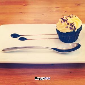 cupcake chocolate y mandarina (by vegetart) at Quinoa in Barcelona