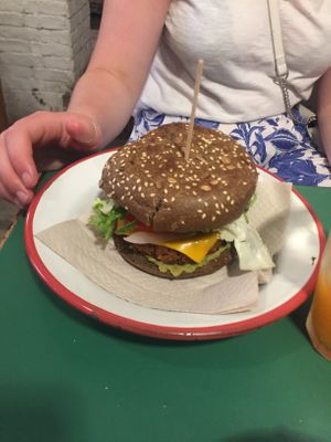 Vegan maxi burger at Quinoa in Barcelona