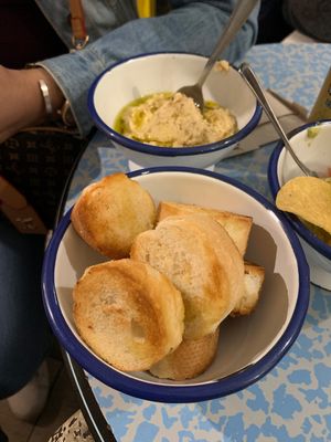 Hummus & bread!!!!!! 😍 at Quinoa in Barcelona