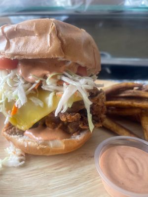 Yaad Crispy Shroomwich
Oyster Shroom 

Seasoned with
our yaad spices, cabbage slaw, tomato, toasted buns, sliced gouda cheese, and special Yaad Aioli Jerk Sauce at Di Vegan Yaad Kitchen in Hollywood