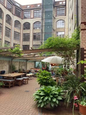  at James Tagesbar & Catering in Berlin