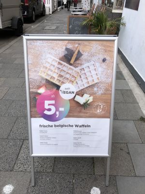 Auch vegane Waffeln!  at Eismeer in Munich