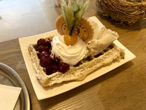 Vegane Kirsche Waffe  at Eismeer in Munich