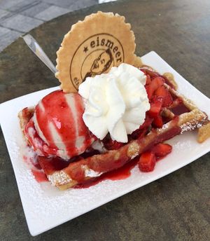 Erdbeer  at Eismeer in Munich