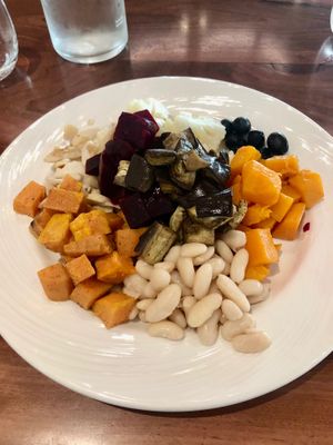 Vege plate at Al Rimal - Erth Hotel in Abu Dhabi