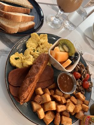   at Siempre Breakfast & Lunch in Toronto