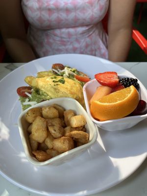 Avocado on toast  at Siempre Breakfast & Lunch in Toronto