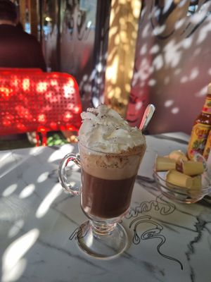 Hot choklad with oatmilk, with an espresso added to the chocolate! It was a bit too sweet but still good at Siempre Breakfast & Lunch in Toronto