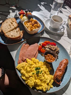 Vegan English breakfast (not good) at Siempre Breakfast & Lunch in Toronto