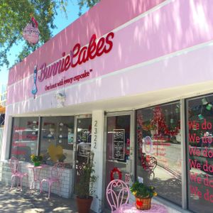 Outside at Bunnie Cakes in Doral