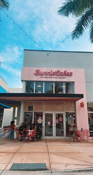 exterior at Bunnie Cakes in Doral