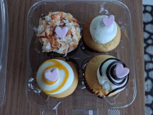 cupcakes at Bunnie Cakes in Doral