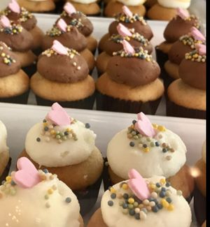 key lime cupcakes and more  at Bunnie Cakes in Doral