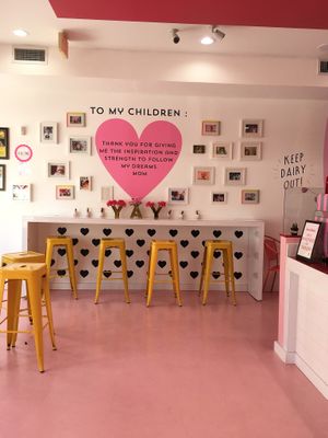 Bunnie Cakes at Bunnie Cakes in Doral