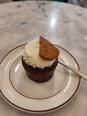 Sticky ginger cupcake (vegan) at Faculty Coffee in Birmingham