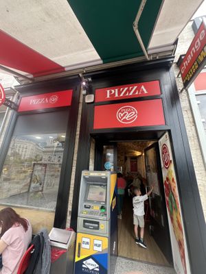entrance  at Pizza Me - Károly Körút in Budapest