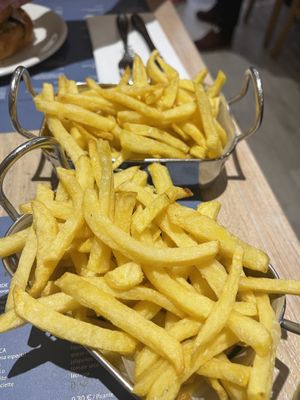 Patatas caseras  at Viva by la Roca in Burgos