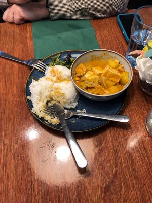 Cater well to vegans and all the curries are gluten free for my fellow celiac friends 🤙 very yummy  at Sweet Lemon Terrassen in Lund