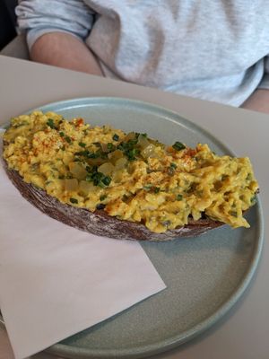 "no-egg" Brot at ELOU in Vienna