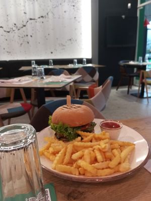 Vegan Burger  at l'Artigiano  in Kalamata