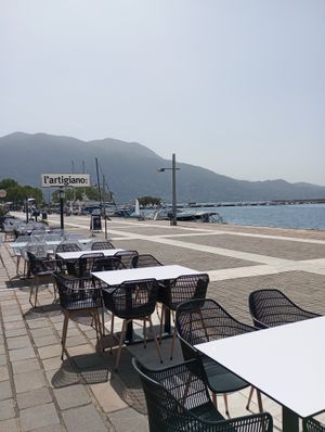Outdoor space  at l'Artigiano  in Kalamata