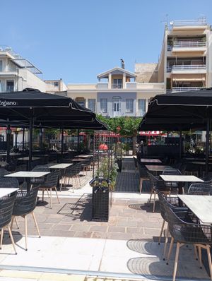 Outdoor space  at l'Artigiano  in Kalamata