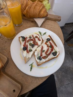 cashew cream toast at GAL Cafe in Lisbon