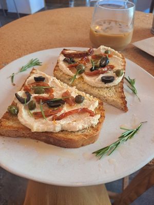  at GAL Cafe in Lisbon