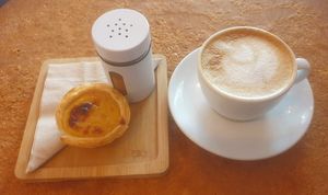 Pastel de nata and cappuccino at GAL Cafe in Lisbon