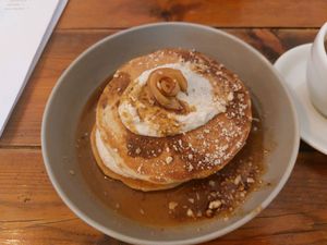 Panquecas de maçã at GAL Cafe in Lisbon