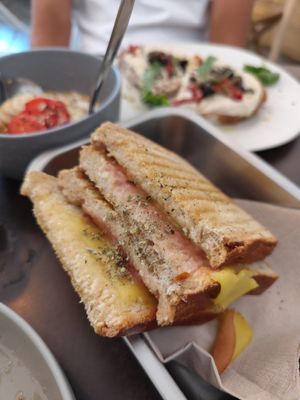  at GAL Cafe in Lisbon