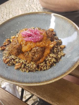 Gal fa tar at GAL Cafe in Lisbon