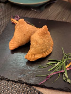 Samosa at Jimbu in Evora