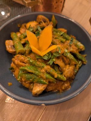 Asparagus & mushroom curry at Jimbu in Evora