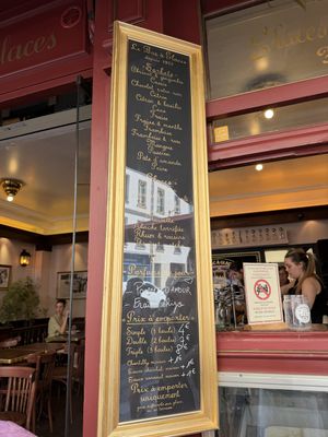Menu with today’s specials  at Le Bac à Glaces in Paris