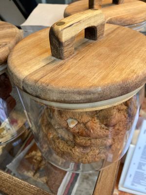  at Pan y Pepinillos Café in Madrid