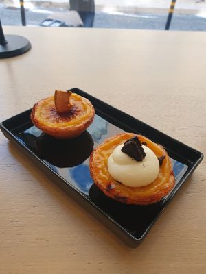Pastel de nata cookie cheesecake e apple cinnamon at Nat'elier | Pastel de Nata in Lisbon