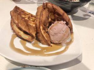 Waffle + 1 scoop strawberry icecream 👍🏻👍🏻👍🏻 at WellSmoocht in West Singapore