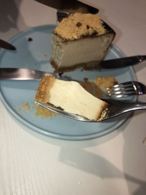 Classic burnt cheesecake $9.50 👍🏻👍🏻👍🏻 at WellSmoocht in West Singapore