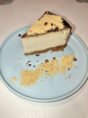 Classic burnt cheesecake $9.50 👍🏻👍🏻👍🏻 at WellSmoocht in West Singapore