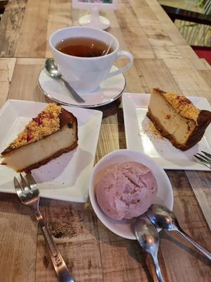 Favorite cake,  ice cream & tea ~ 29/9/21 at WellSmoocht in West Singapore