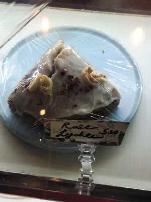 Cakes at WellSmoocht in West Singapore