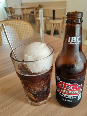 Root beer float at WellSmoocht in West Singapore