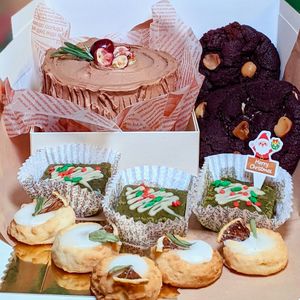 Takeaway Vegan Christmas Bakes at WellSmoocht in West Singapore