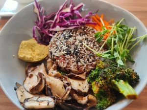 Olive Buddha bowl. Below $15 at WellSmoocht in West Singapore